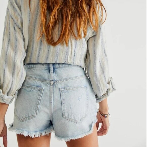 NWT Free People Lasso Shorts High Rise Button Fly Distressed Size 26 - Picture 2 of 6